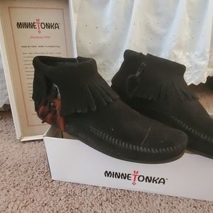 **SOLD**Minnetonka moccasins
